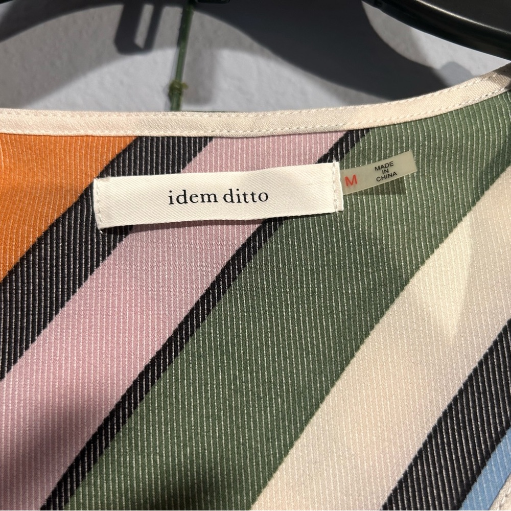 blouse - Picture 3 of 5